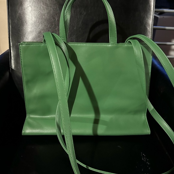 Telfar Meduim Green Bag - Picture 3 of 3